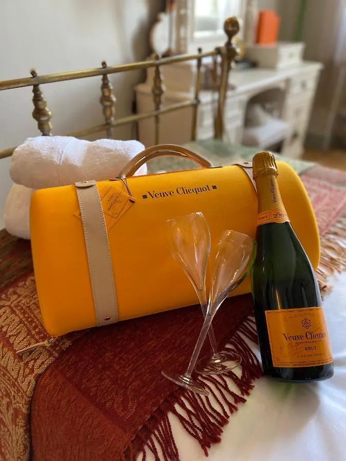مبيت وإفطار كوندوم Champagne House - Elegance, Luxury And Charm فندق مبيت وإفطار