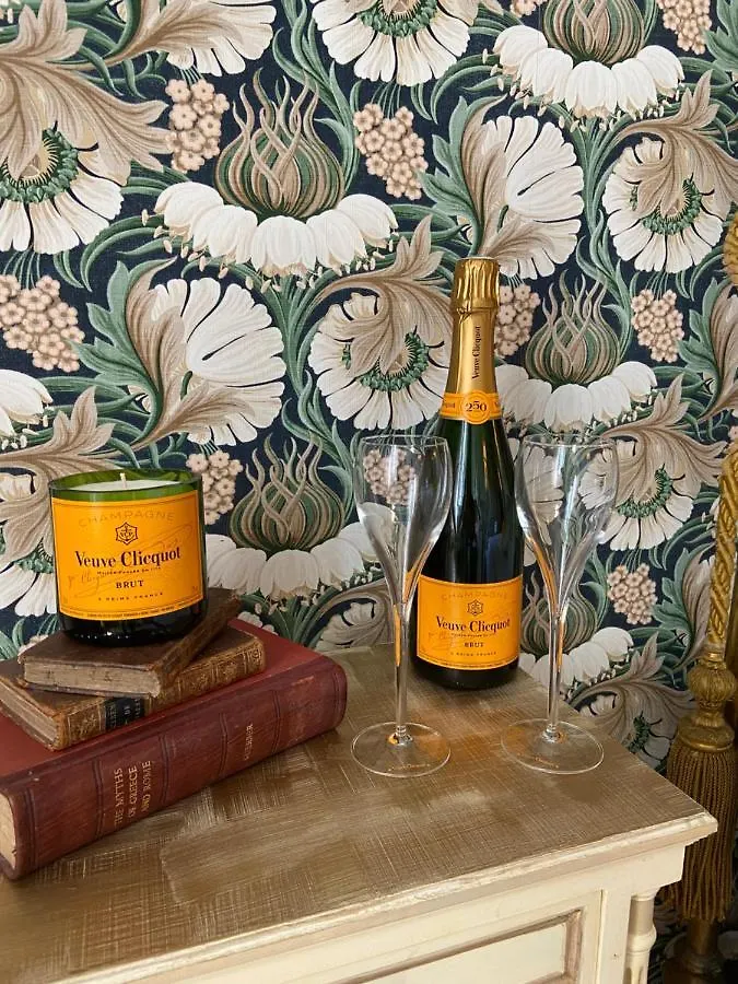 مبيت وإفطار كوندوم Champagne House - Elegance, Luxury And Charm